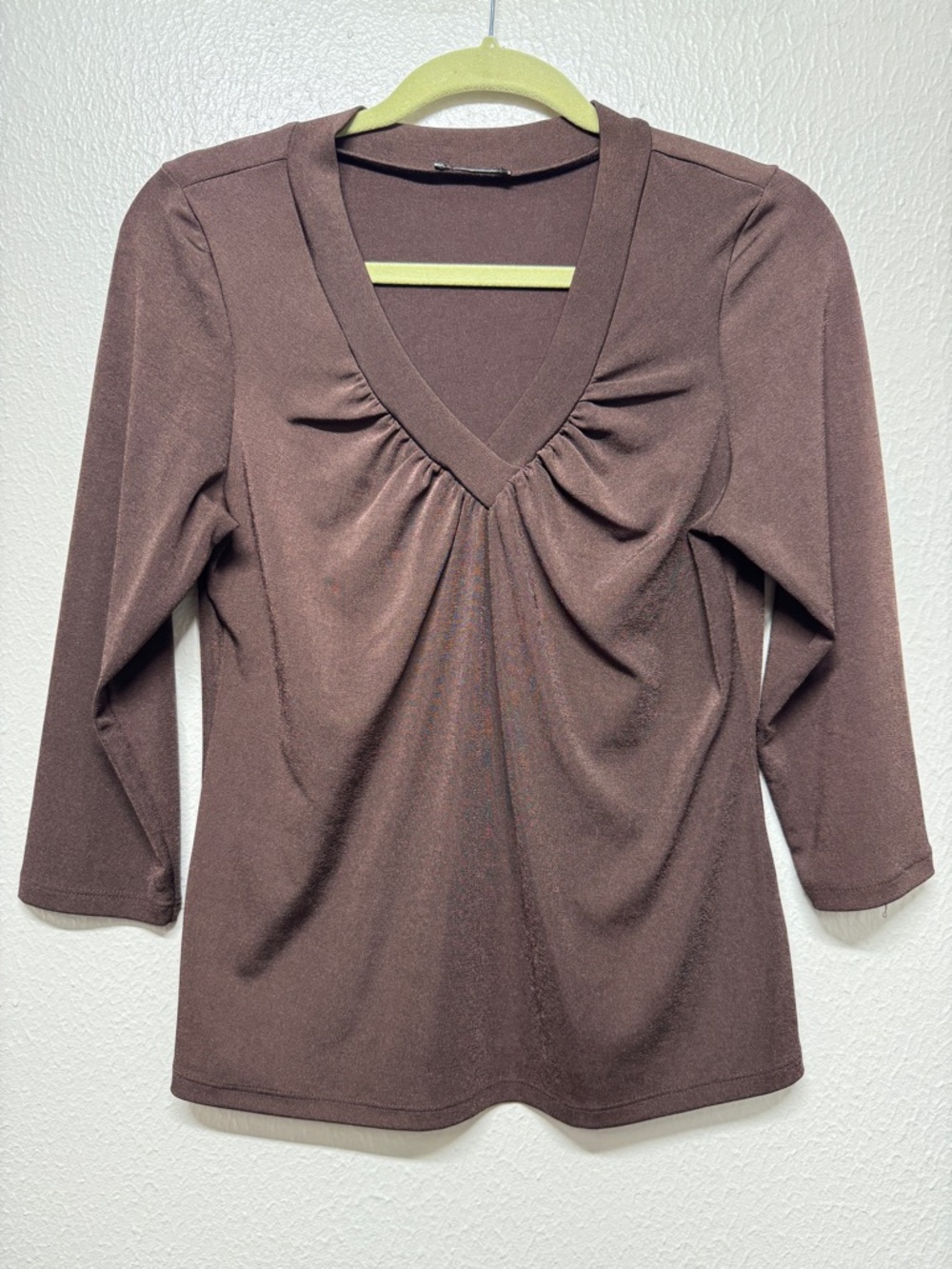 Women's V-Neck Gathered Front 3/4 Sleeve Top - Brown